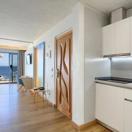 Garden & Sea Boutique By Livvo Apartmán